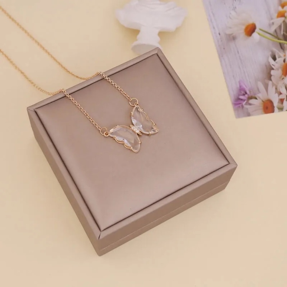 Alazne Gold X Clear Butterfly Fashion Necklace 16$